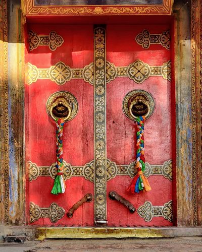 The 10th Panchen Lama's tomb stupa. What a door !

#china #tibet #monastery #door #colorful #red