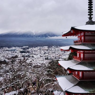 A well-known photographic spot, but a hidden Mt Fuji. I'll see you another time then !

#japan #mtfuji #landscape #snow #pagoda
