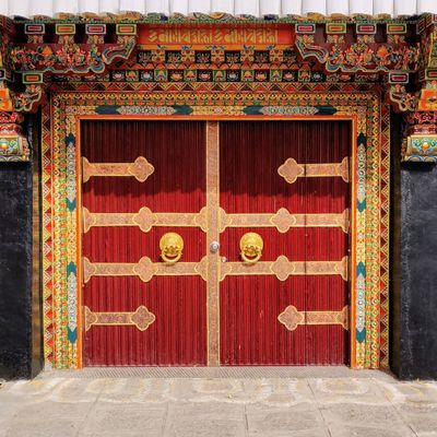 Yet another beautiful Tibetan door

#china #tibet #door #colorful #red