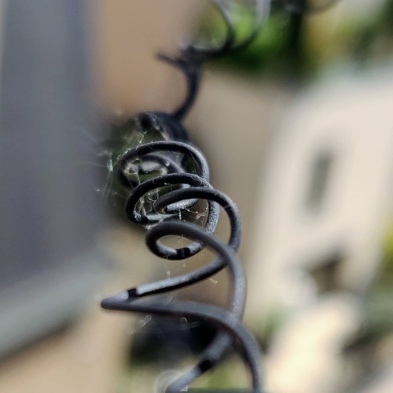 I was playing with my phone's "pro" photo mode when I realized I could use a super low aperture, and thus, started trying to emphasize the most mundane things (such as this wire).

#wire #aperture #blur #luminous