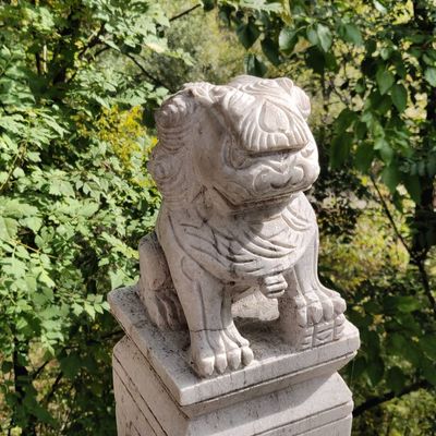 Fiercely protecting the entrance

#china #statue #stone #lion #bell #landscape